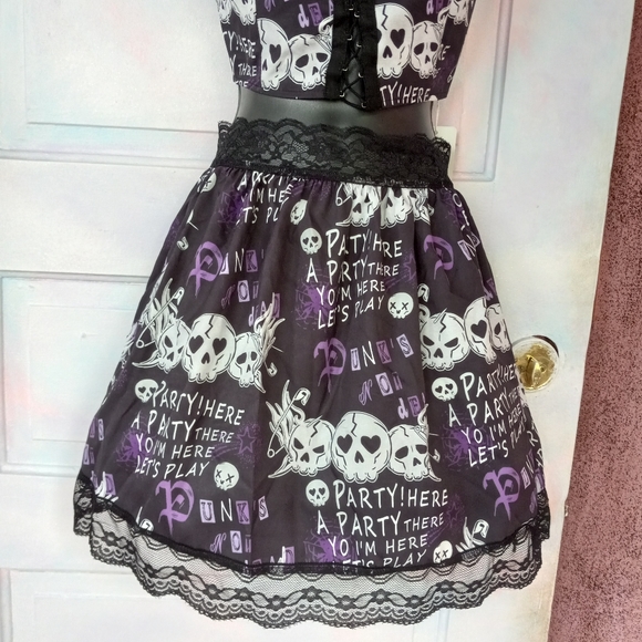 Kawaii Goth nwt corset top skirt set! Black lace, purple party skull FINAL PRICE - Picture 3 of 12